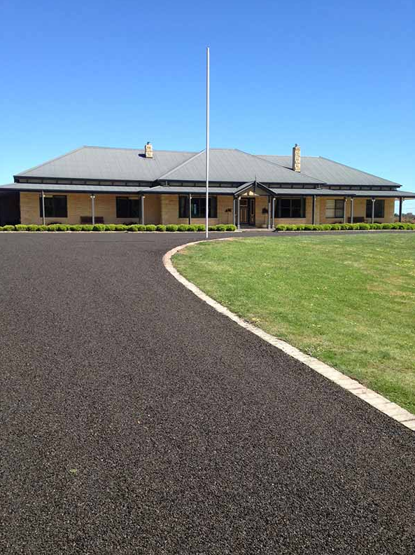 This is a photo of an asphalt driveway which has been installed by Bendigo Surfacing Solutions